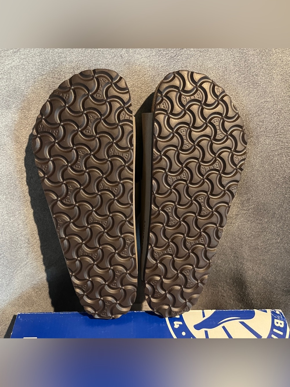 Birkenstock Women’s Arizona Sandals Stone Size 8 US 39 EU - Picture 13 of 14
